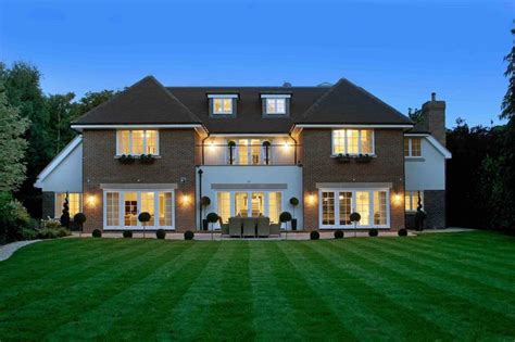 luxury villas for sale london